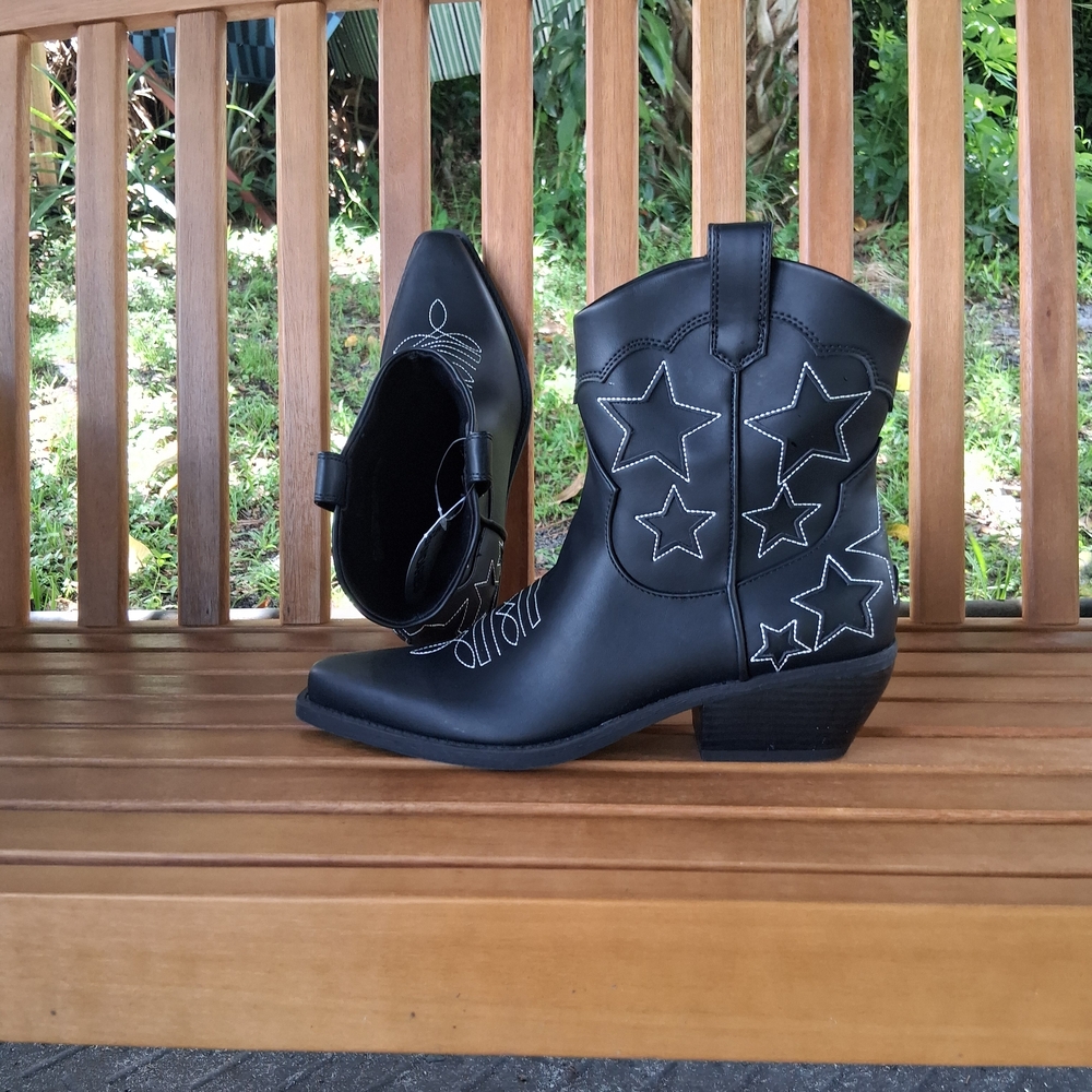 No Boundaries Star Western Boots